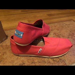 BNWT Spiced Coral Toms Canvas classic shoes SZ 8